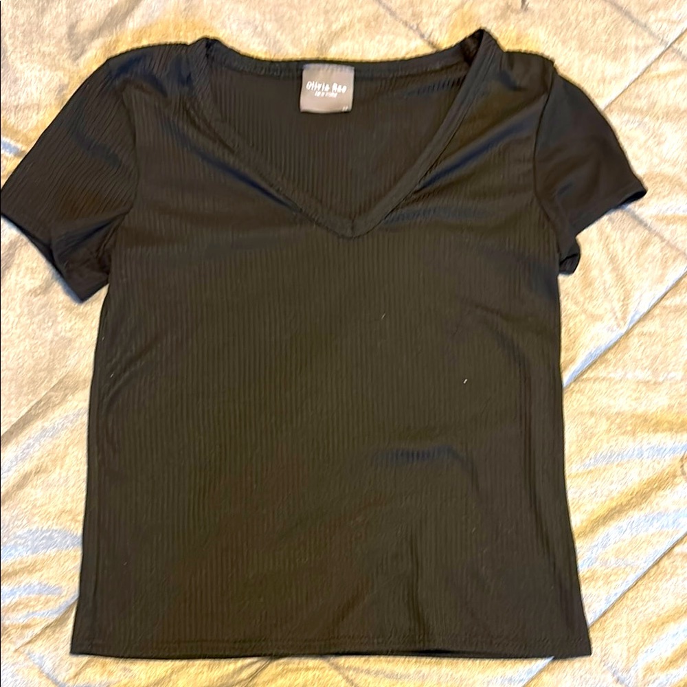 Olivia Rae Black V-Neck Short Ribbed Tee. Size XS